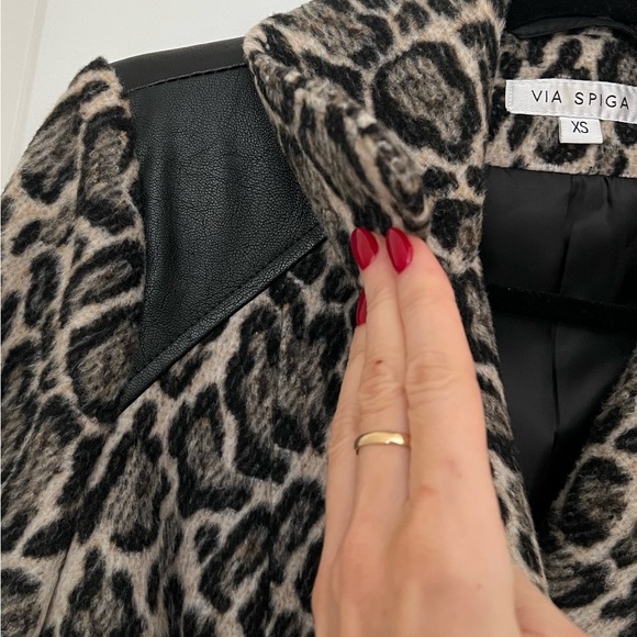 🐆 NWOT Via Spiga Leopard Print Double Breasted
Longline Coat w/Faux Leather Trim - Picture 4 of 6
